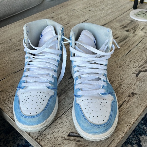 SOLD- Jordan 1 OG Hyper Royal - Picture 2 of 7